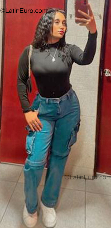 Date this delightful Dominican Republic girl Reyna from Santo Domingo DO54915