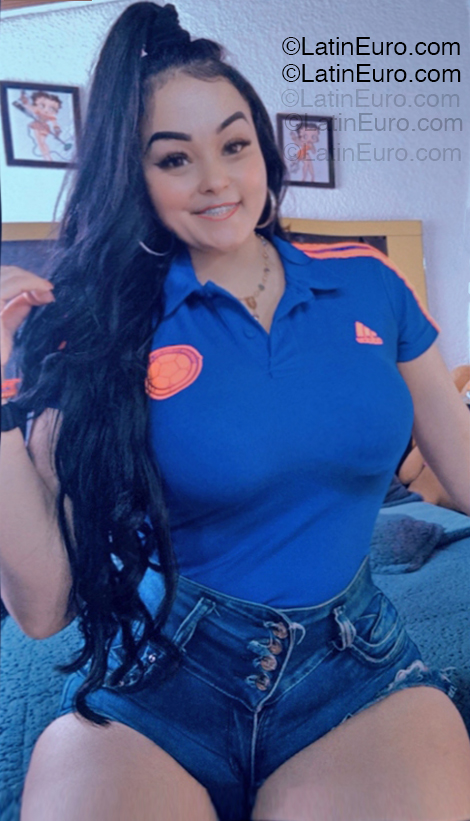 Date this nice looking Colombia girl Lupita from Bogota CO33324