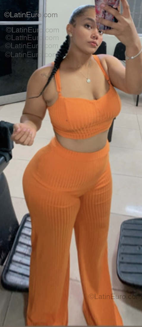 Date this stunning Dominican Republic girl Yessica from Santos Domingo DO55027