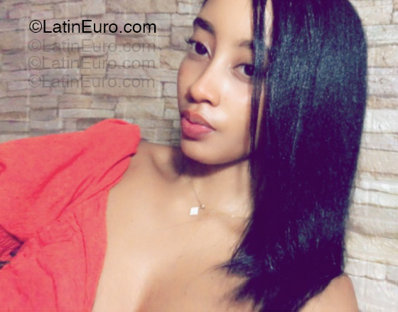 Date this passionate Panama girl Ary from Panama PA1417