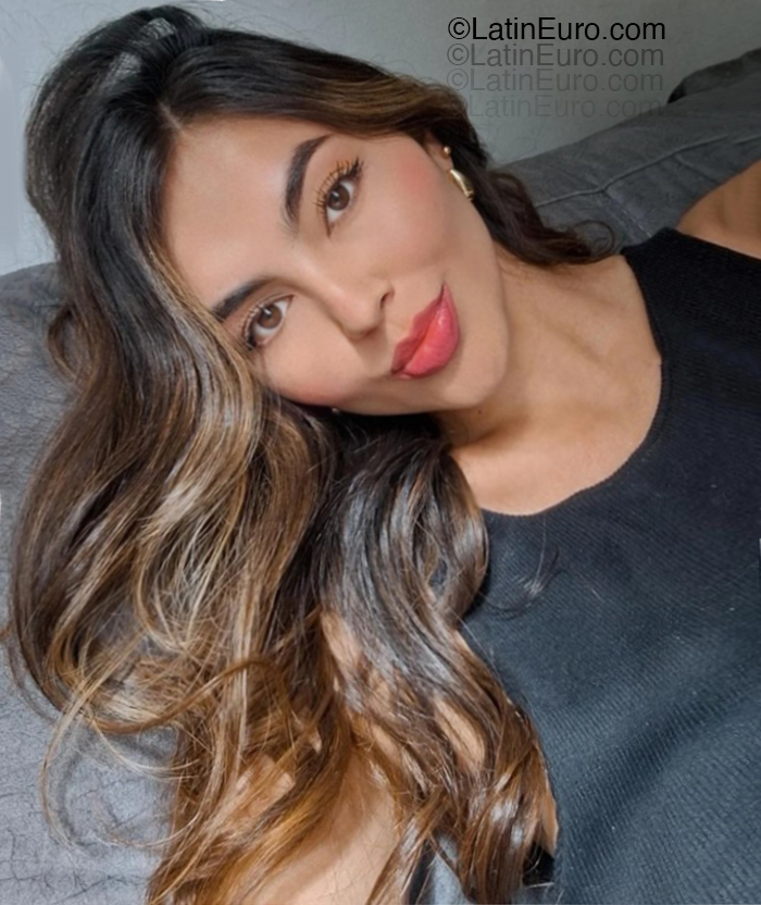 Date this lovely Colombia girl Laura from Bogota CO33339
