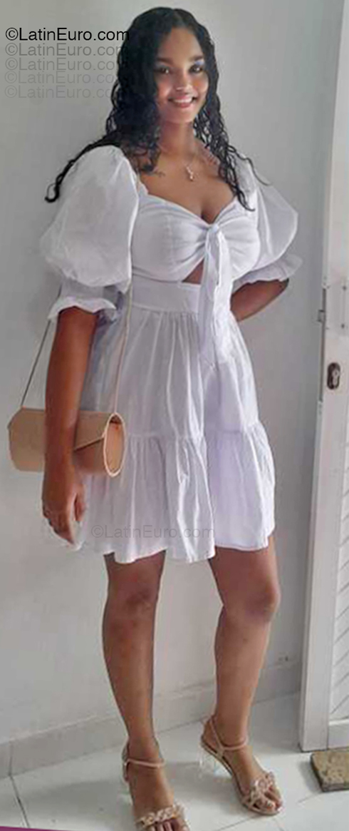 Date this beautiful Colombia girl Rosy from Cartagena CO33356