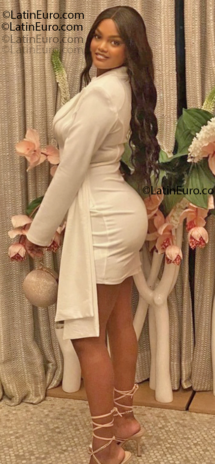 Date this sensual Dominican Republic girl Laura from Santo Domingo DO55203