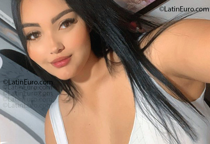 Date this lovely Colombia girl Caro from Medellin CO33385
