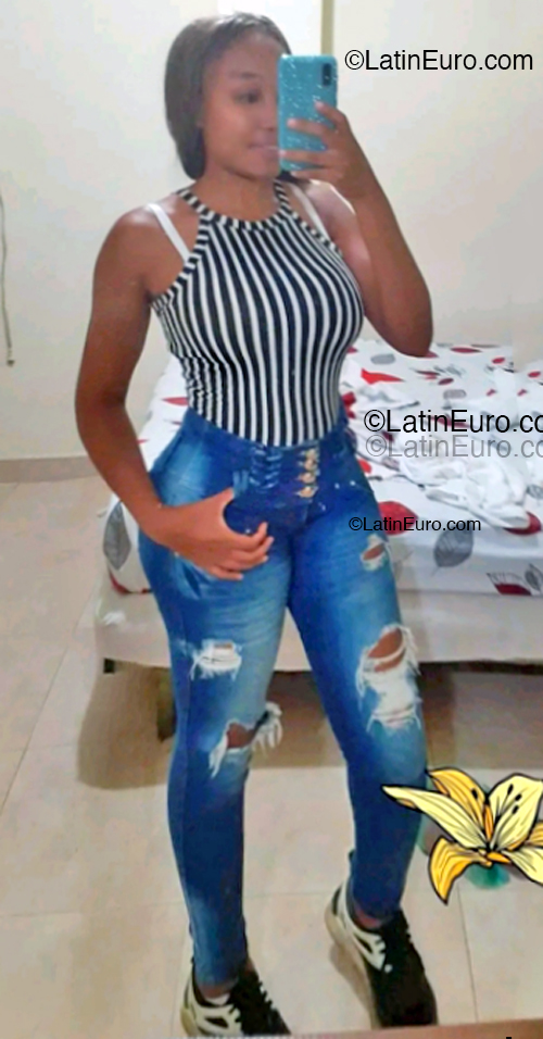 Date this young Colombia girl Denisse from Cali CO33388