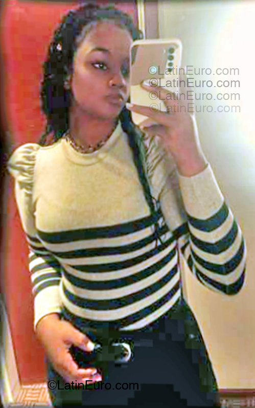 Date this foxy Dominican Republic girl Adza from Santo Domingo DO55250