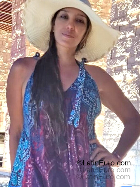 Date this nice looking Colombia girl Karen from Neiva CO33402