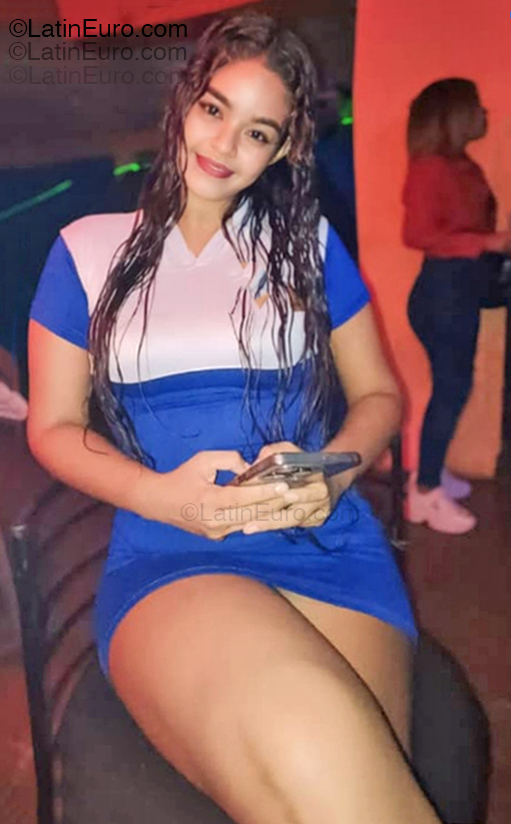 Date this attractive Venezuela girl Saraith from Anzoategui VE5319
