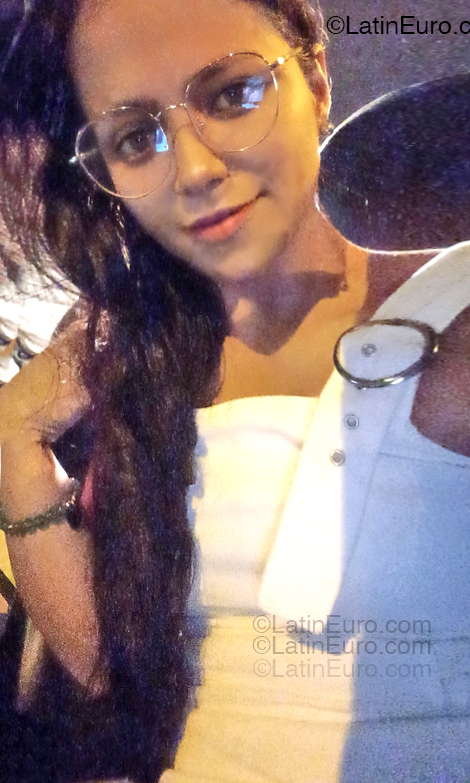 Date this attractive Peru girl Daniie from Lima PE2149