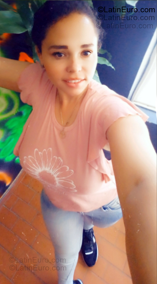 Date this fun Colombia girl Ingrid from Bucaramanga CO33429