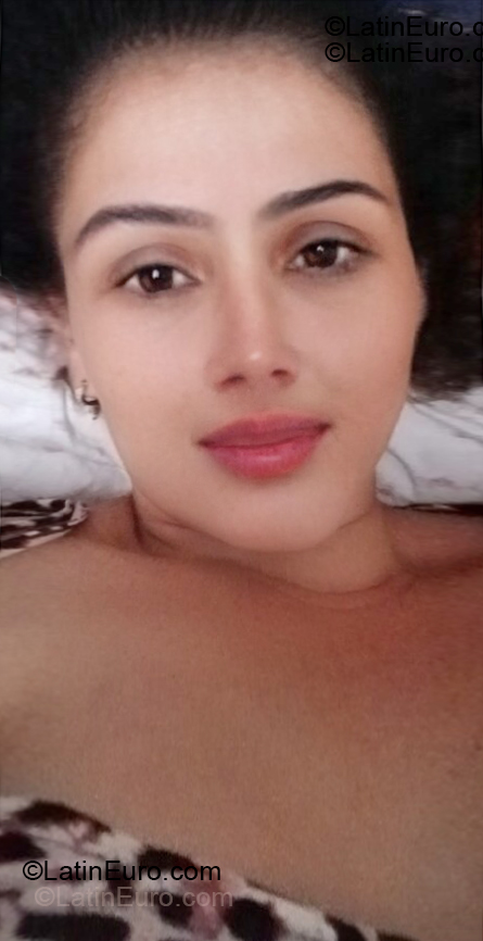 Date this athletic Dominican Republic girl Cami from Bonao DO55334