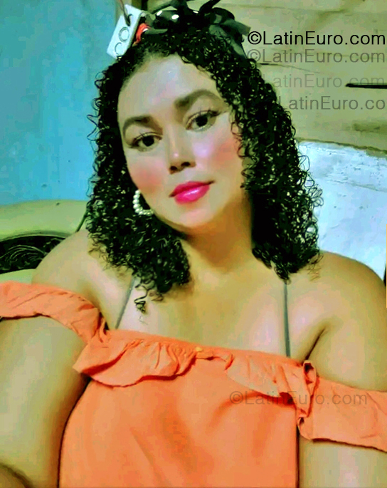 Date this hard body Colombia girl Julia from Barranquilla CO33471