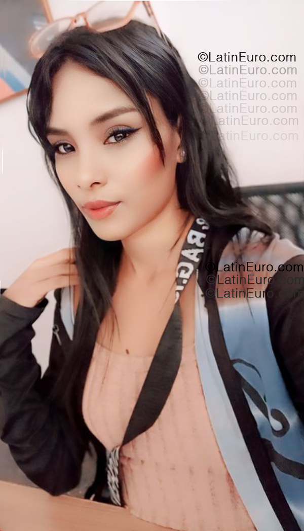 Date this exotic Venezuela girl Khalifet from La Guaira VE5346