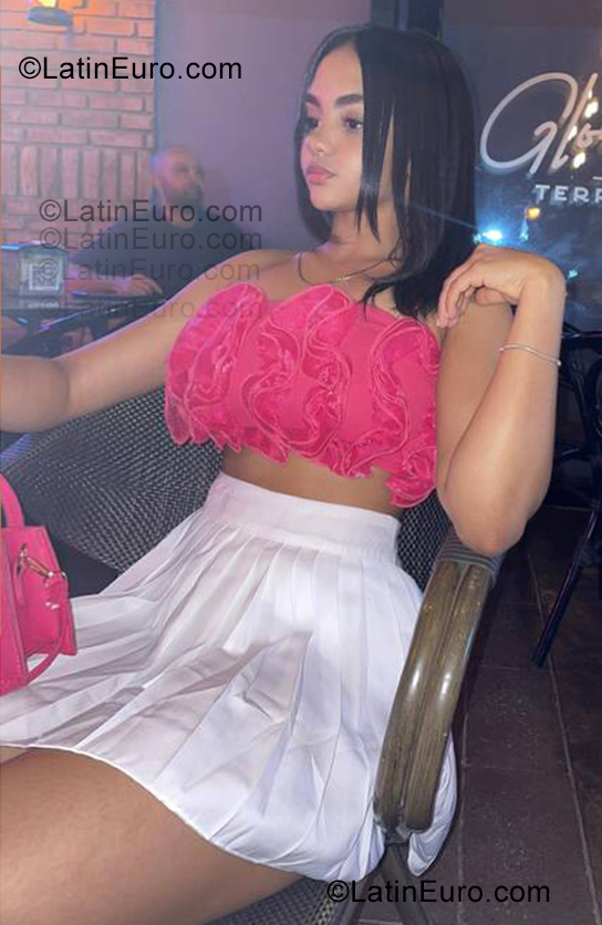 Date this nice looking Dominican Republic girl Neny from Santo Domingo DO55433