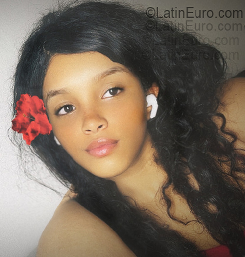 Date this stunning Dominican Republic girl Daneisy from Santo Domingo DO55461
