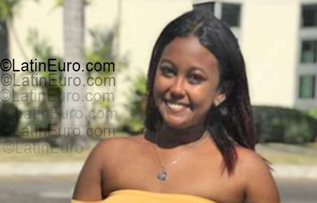 Date this attractive Dominican Republic girl Carolyn Gonzalez from Punta Cana DO55464