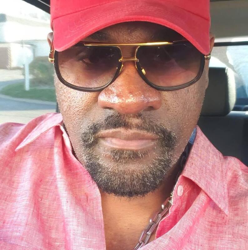 Date this nice looking United States man Robert from Detroit US25192