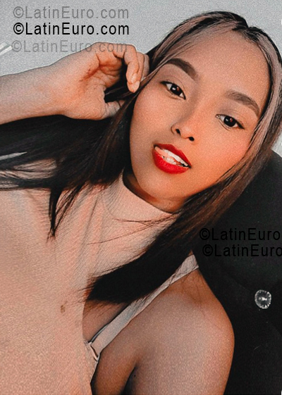 Date this gorgeous Colombia girl Yosimar from Bogota CO33513