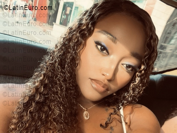 Date this happy Colombia girl Jahela from Cali CO33517