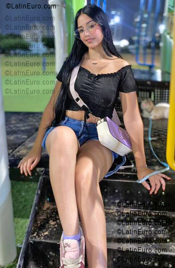Date this athletic Colombia girl Albe from Medellin CO33518