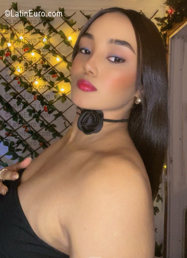Date this sultry Dominican Republic girl Rosely from Santo Domingo DO55598