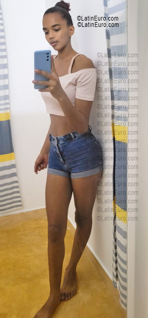 Date this beautiful Dominican Republic girl Anyis from La Altagracia DO55619