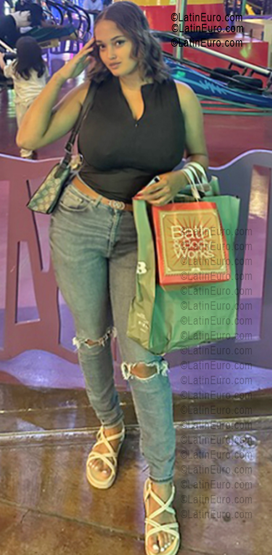 Date this sultry Dominican Republic girl Vanessa from Santo Domingo DO55628