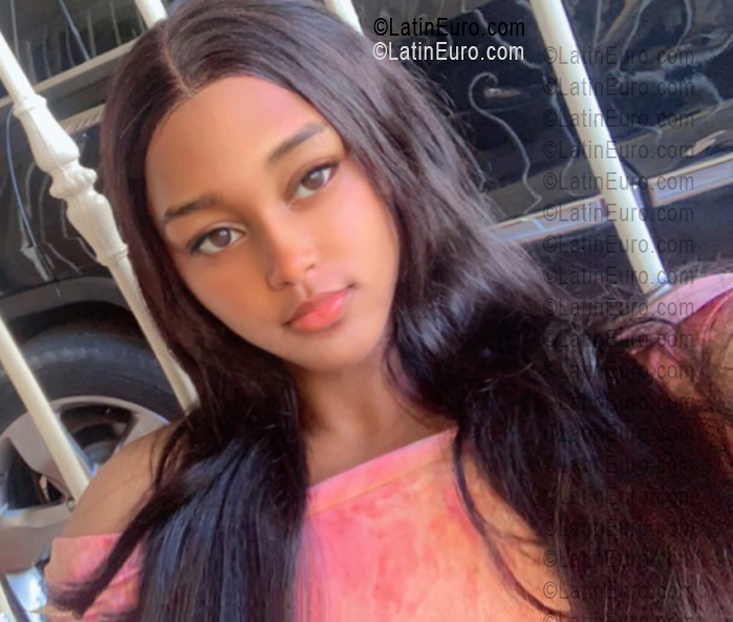 Date this exotic Dominican Republic girl Awii from Santiago DO55639