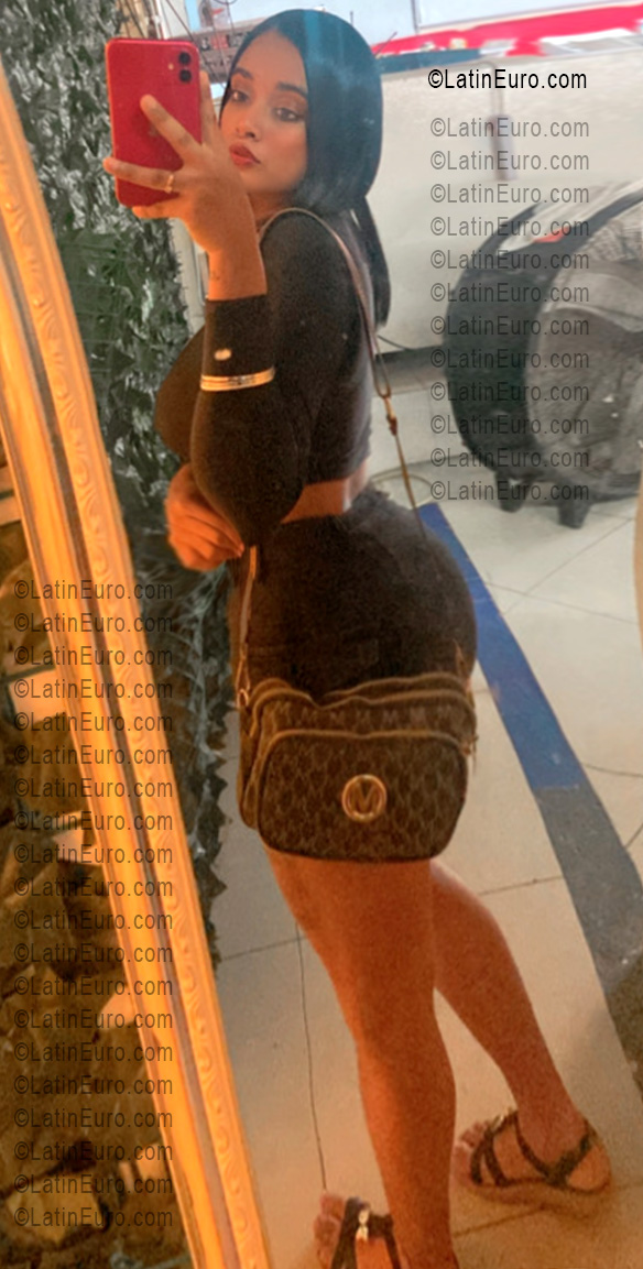 Date this nice looking Dominican Republic girl Gabriela from Santo Domingo DO55658