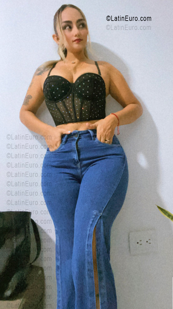 Date this tall Colombia girl Isabel from Apartado CO33539