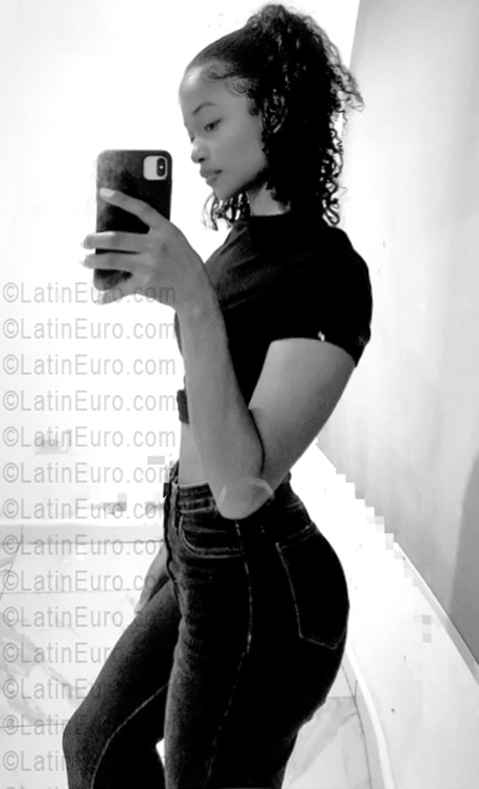 Date this nice looking Dominican Republic girl Jade from Santo Domingo DO55667