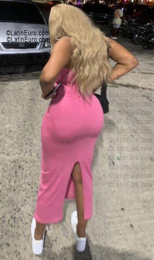 Date this nice looking Dominican Republic girl Dariela from Santo Domingo DO55678