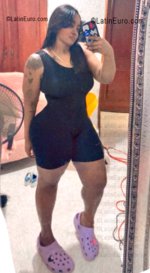 Date this hard body Dominican Republic girl Shari from Santo Domingo DO55700