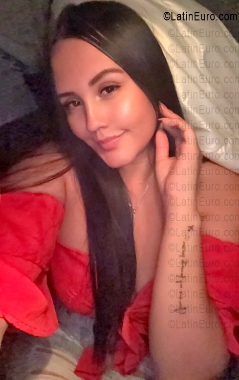 Date this happy United States girl Paula Andrea from Los Angeles US25259