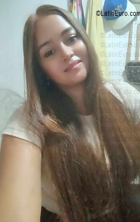 Date this voluptuous Colombia girl Carolina from Cartagena CO33638