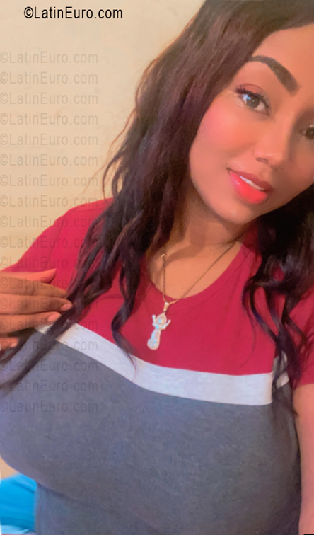 Date this hard body Dominican Republic girl Maurelys from Santo Domingo DO55796