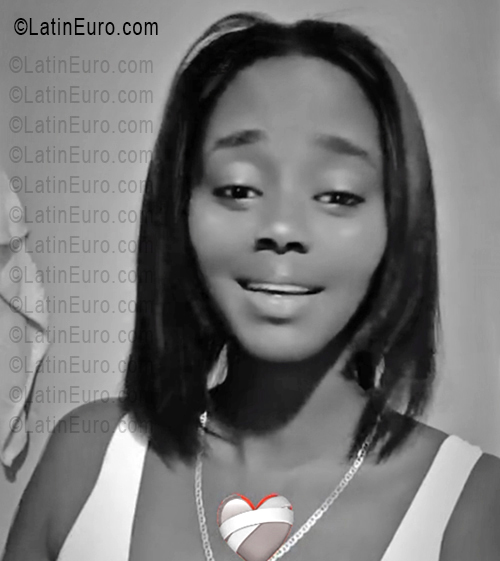 Date this hard body Dominican Republic girl Erika from Santo Domingo DO55833