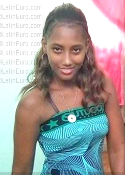 Date this charming Italy girl Besaida from san pedro de macoris DO55889