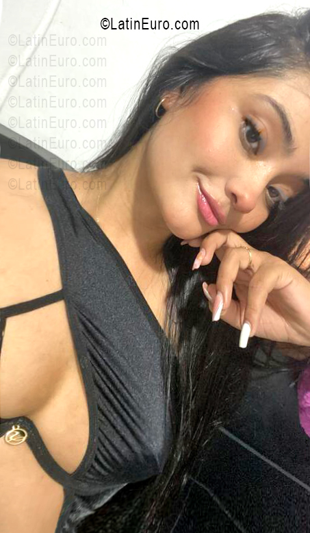 Date this attractive Colombia girl Yurli from Bucaramanga CO33574