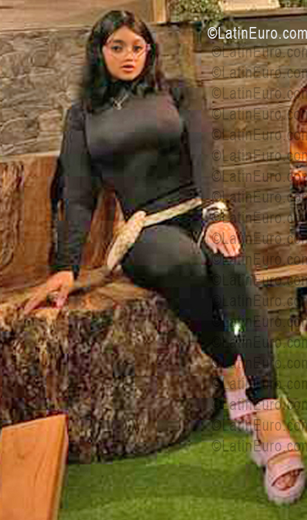 Date this georgeous Dominican Republic girl Daniela from Santo Domingo DO55901