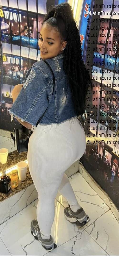 Date this hot Dominican Republic girl Darela from Santo Domingo DO55905