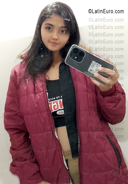 Date this sultry Colombia girl Luisana from Barranquilla CO33606