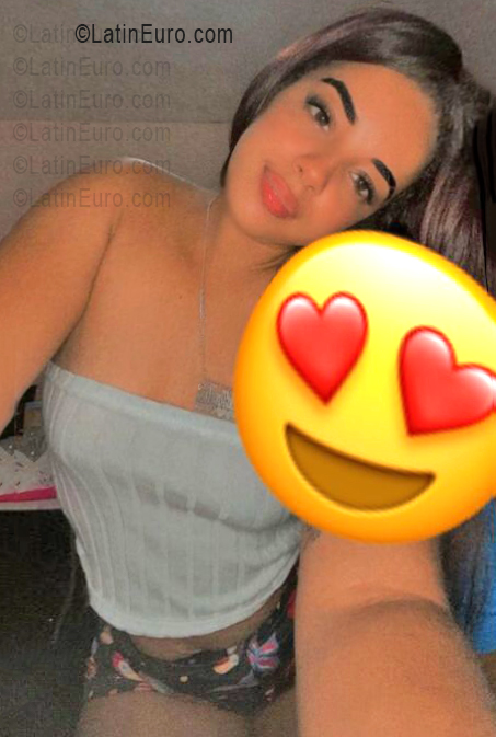 Date this lovely Dominican Republic girl Anglica from Santo Domingo DO55961