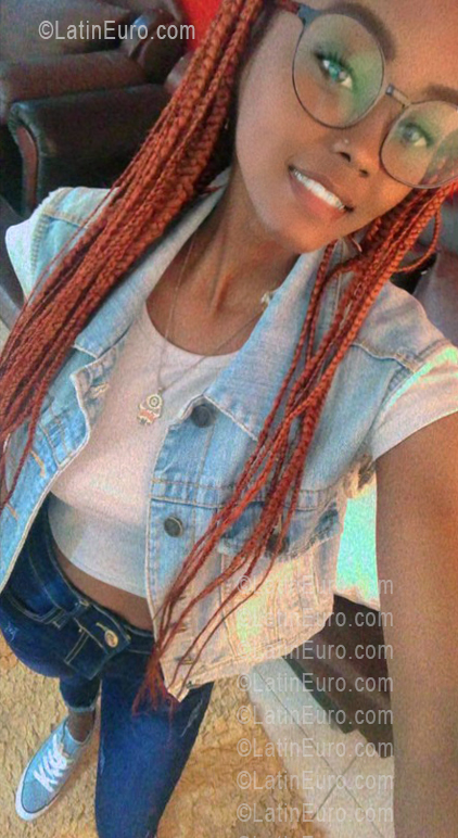 Date this nice looking Dominican Republic girl Yameli from Santo Domingo DO55983