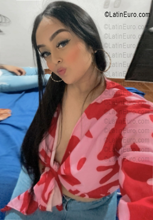 Date this attractive Colombia girl Estefany from Bucaramanga CO33632