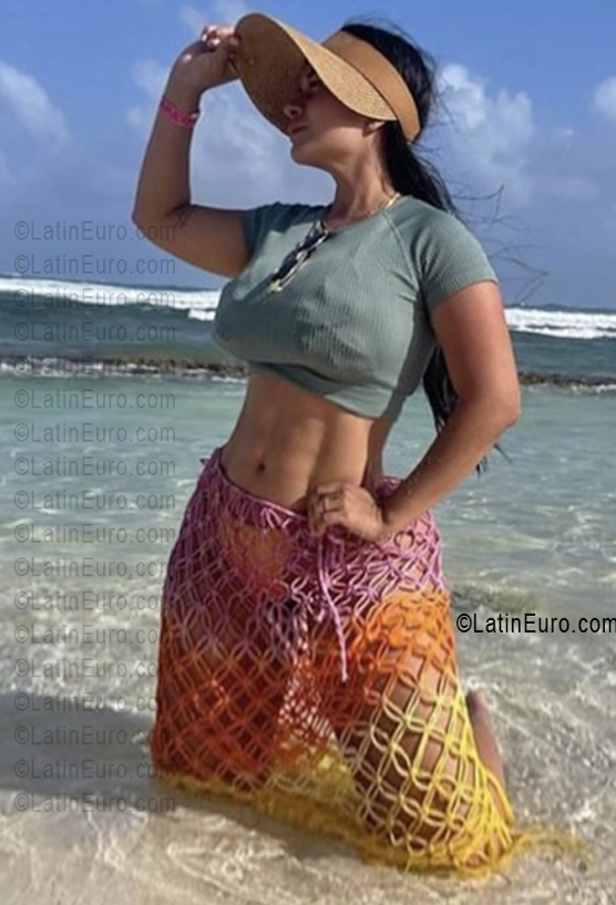 Date this georgeous Colombia girl Lizeth from Cali CO33762