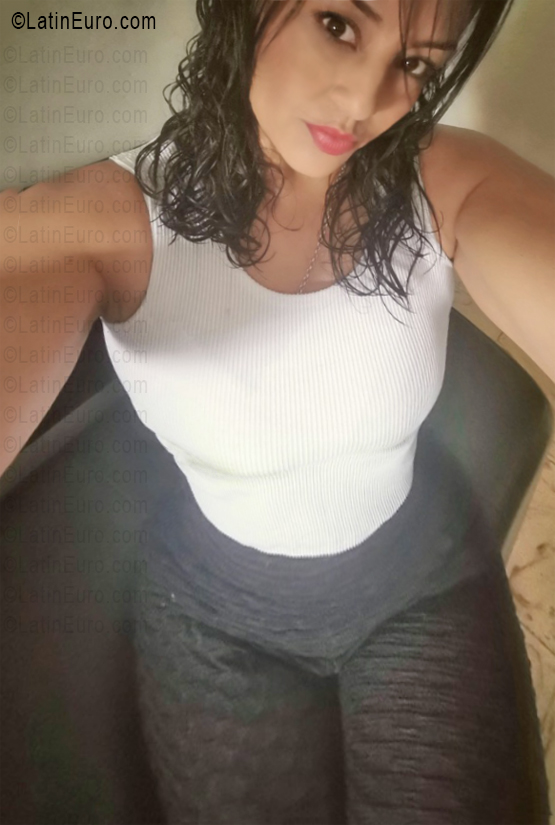 Date this sensual Colombia girl Ana from Cali CO33659