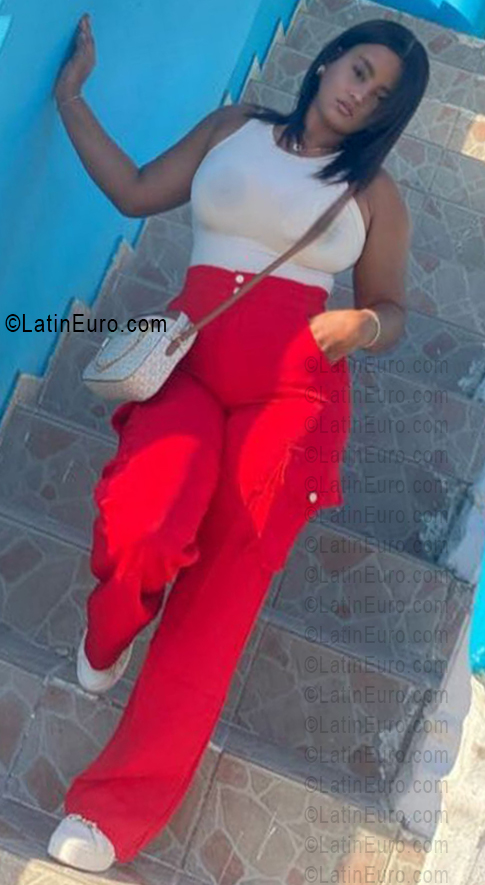 Date this sensual Dominican Republic girl Greysi from Santo Domingo DO56180