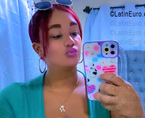Date this happy Dominican Republic girl Roseiris from Santo Domingo DO56311