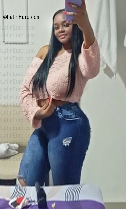 Date this pretty Colombia girl Tatiana from Cali CO33711